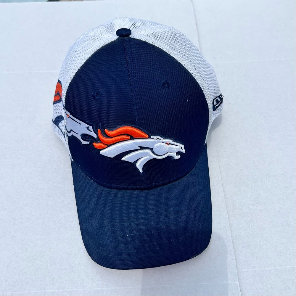 🧢 New Era Denver Broncos Hat – Flex Fit Size M/L – Good Condition